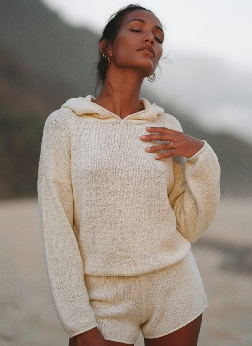 ILARGIA hoodie                      The warmth of the moon woven into a refuge of cotton